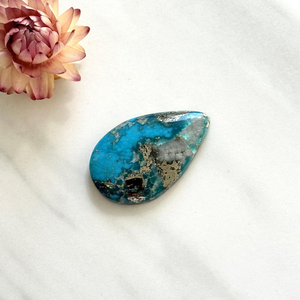 Large Sky Blue Teardrop Ithaca Peak Turquoise Background