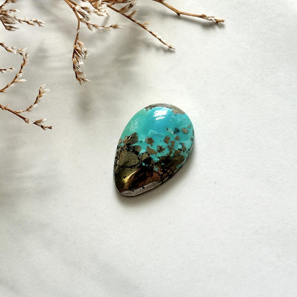 Large Sky Blue Teardrop Ithaca Peak Turquoise Background