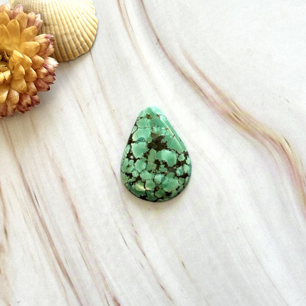 Large Bamboo Green Teardrop Bamboo Mountain Turquoise Background