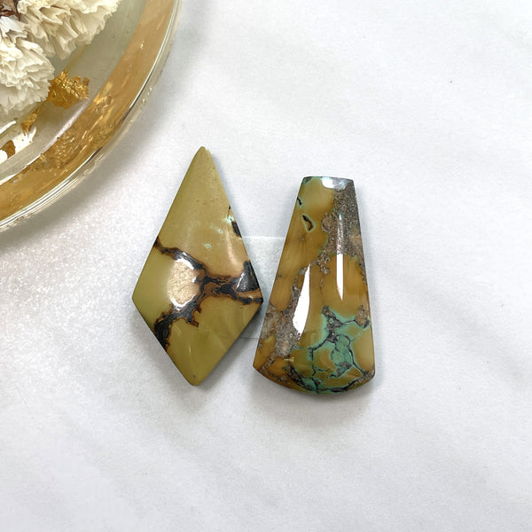 Large Earth Brown Mixed Treasure Mountain Turquoise, Set of 2 Background