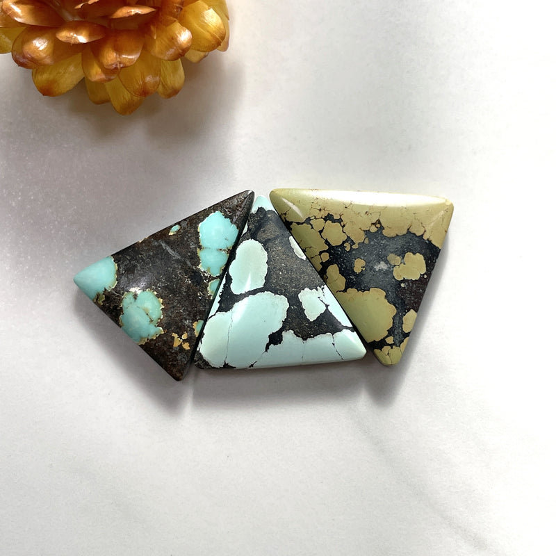 Large Mixed Triangle Mixed Turquoise, Set of 3 Background