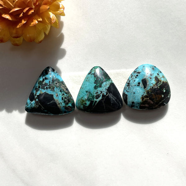 Medium Ocean Blue Mixed Yungai Turquoise, Set of 3 Background