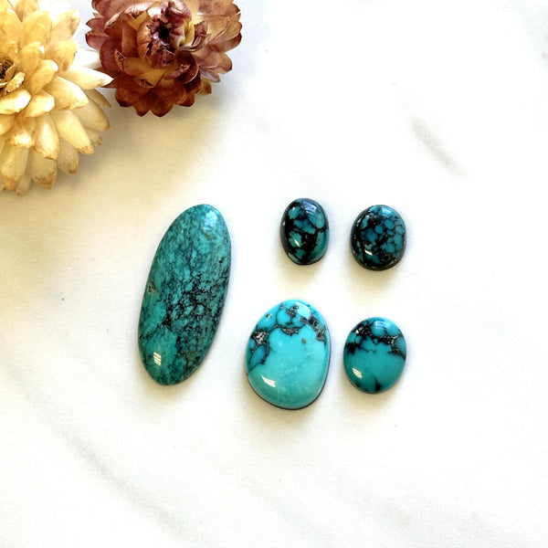 Small Sky Blue Mixed Yungai Turquoise, Set of 5 Background