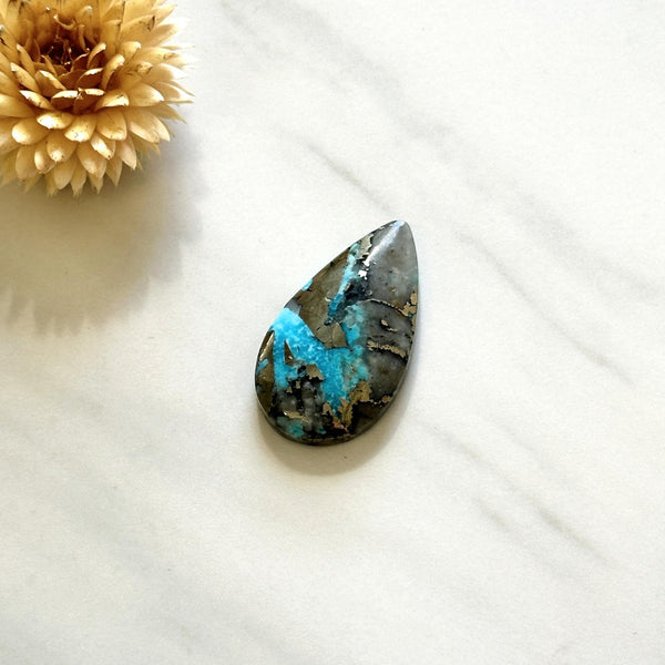Large Sky Blue Teardrop Ithaca Peak Turquoise Background