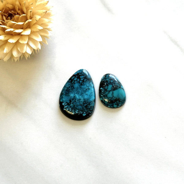 Medium Ocean Blue Teardrop Yungai Turquoise, Set of 2 Background