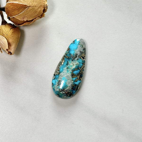 Large Sky Blue Teardrop Ithaca Peak Turquoise Background