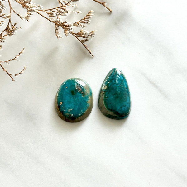 Medium Deep Green Mixed Fox Turquoise, Set of 2 Background