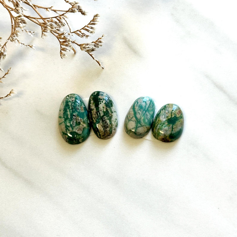 Small Deep Green Mixed Fox Turquoise, Set of 4 Background