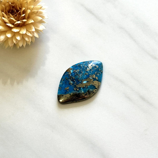 Large Sky Blue Freeform Ithaca Peak Turquoise Background