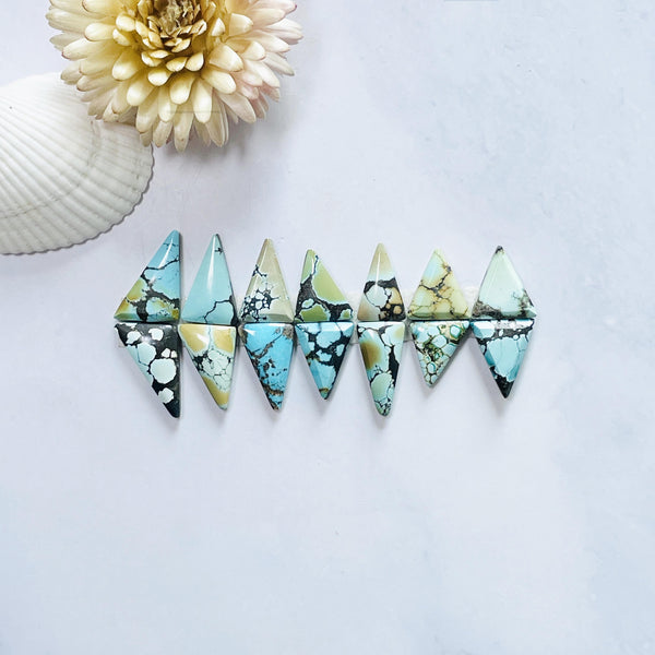 Small Mixed Triangle Mixed Turquoise, Set of 14 Background