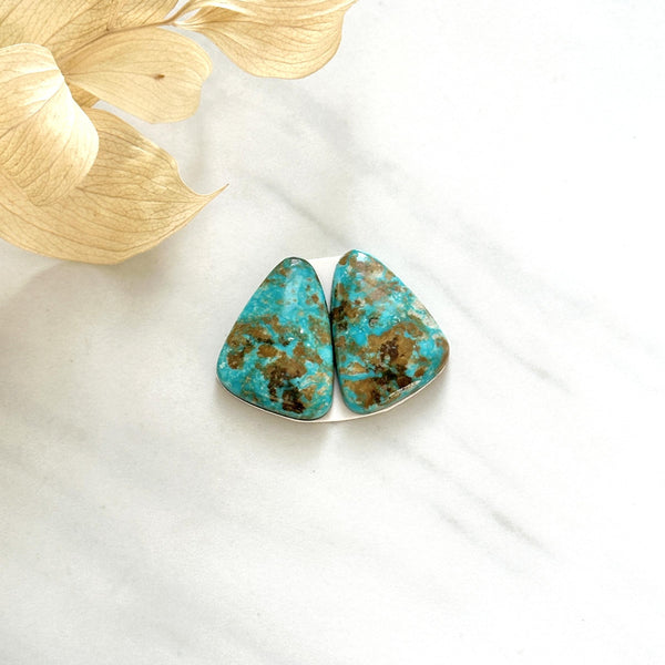 Large Sky Blue Triangle Royston Turquoise, Set of 2 Background