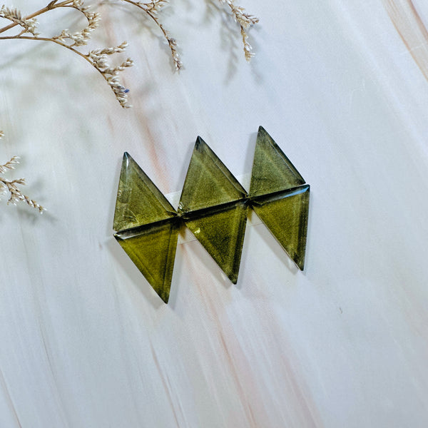 Medium Swamp Green Triangle Rosarita, Set of 6 Background