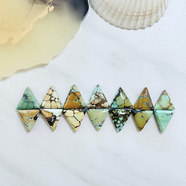 Small Mixed Triangle Mixed Turquoise, Set of 14 Background