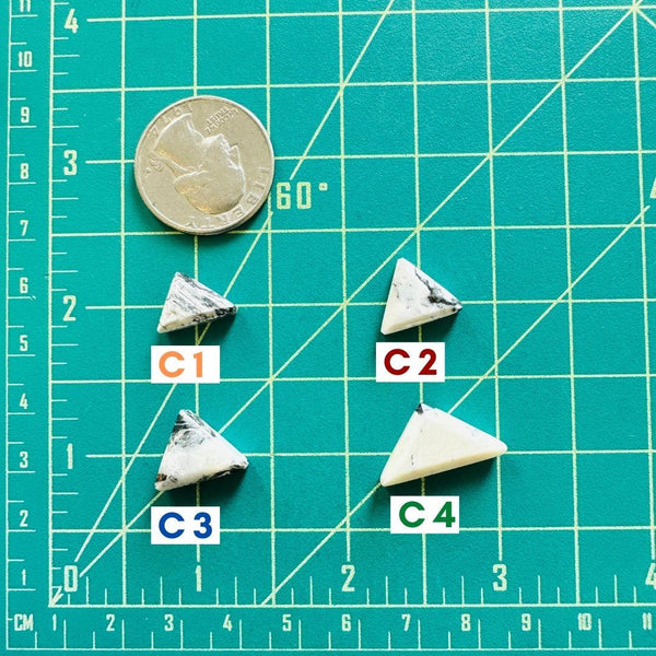 4. Medium Triangle White Buffalo - 003824