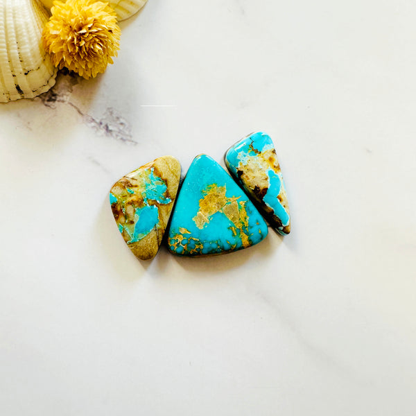 Large Sky Blue Triangle Royston Turquoise, Set of 3 Background