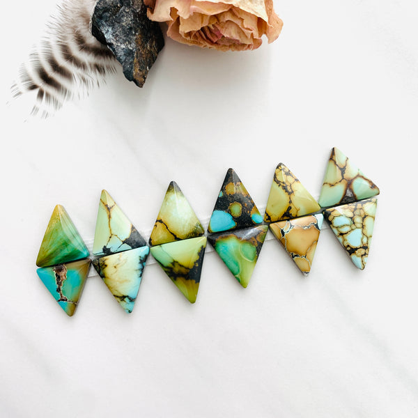 Medium Mixed Triangle Mixed Turquoise, Set of 12 Background