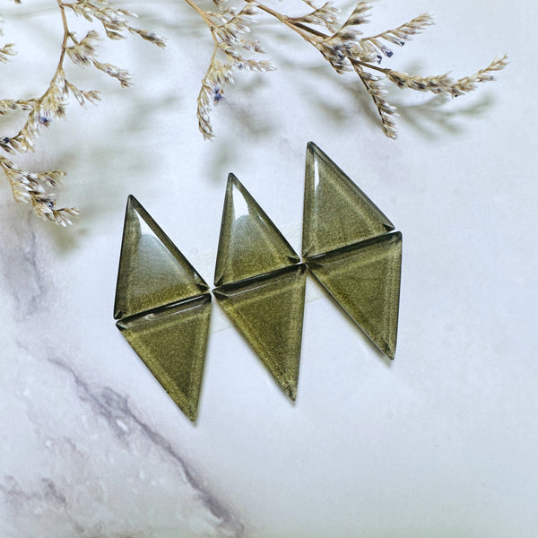 Medium Swamp Green Triangle Rosarita, Set of 6 Background