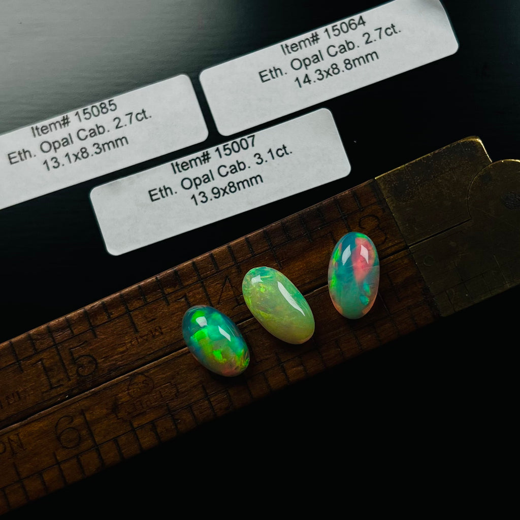 Opale Noire Naturelle D'Éthiopie - Cabochon Ovale 3,305 Ct - Multicolore - Qualité Supérieure