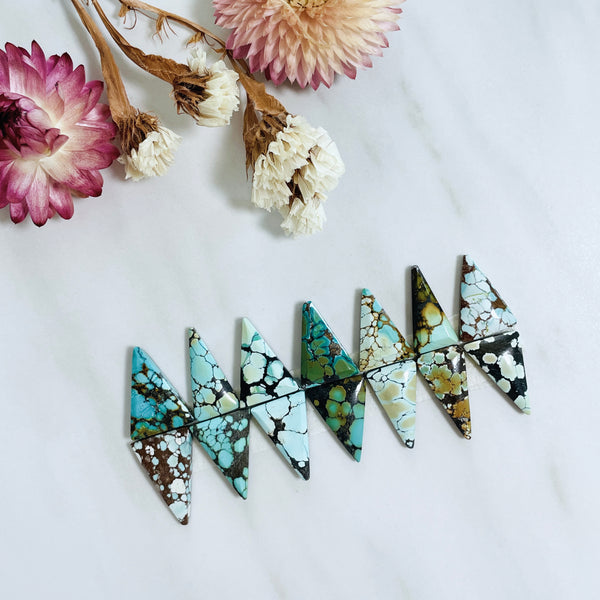 Medium Mixed Triangle Mixed Turquoise, Set of 14 Background
