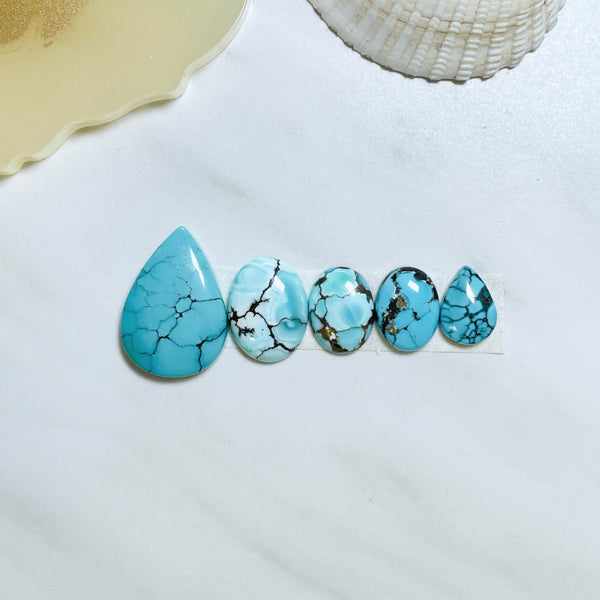Large Sky Blue Mixed Yungai Turquoise, Set of 5 Background