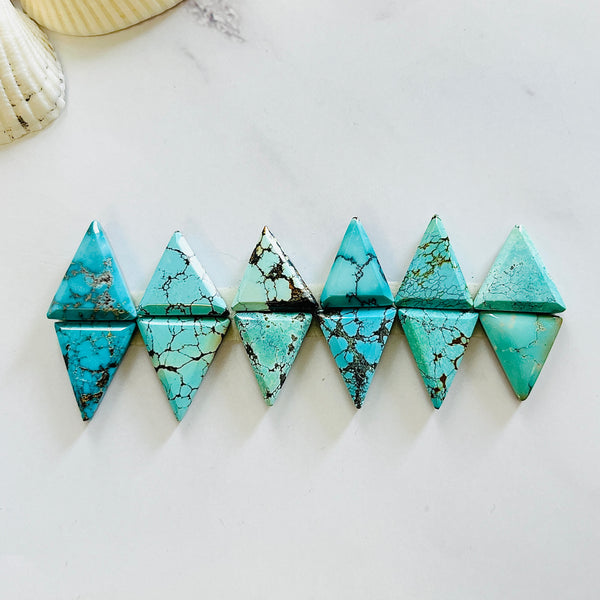 Medium Mixed Triangle Mixed Turquoise, Set of 12 Background