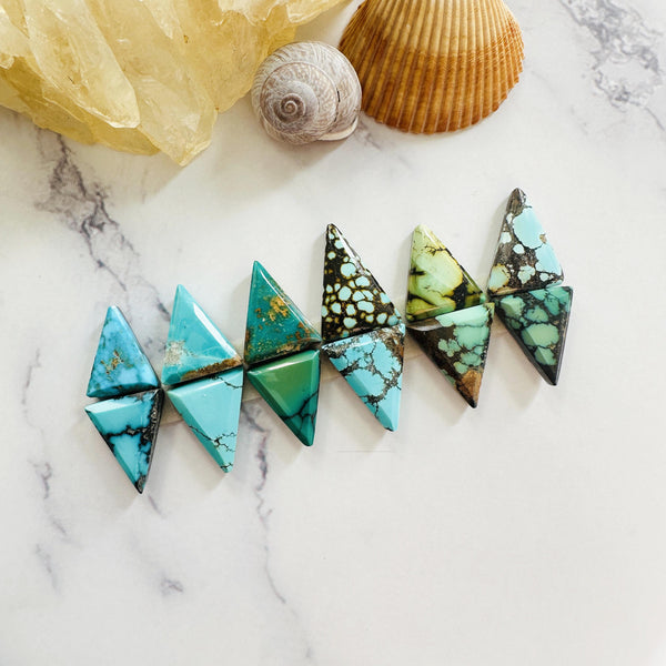 Small Mixed Triangle Mixed Turquoise, Set of 12 Background